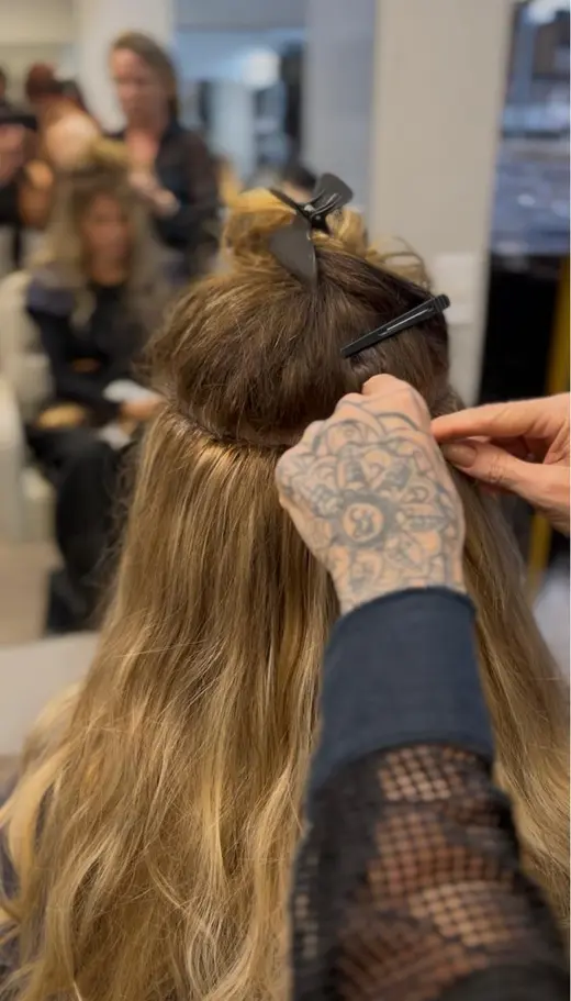 Colocação e ajuste de Mega Hair